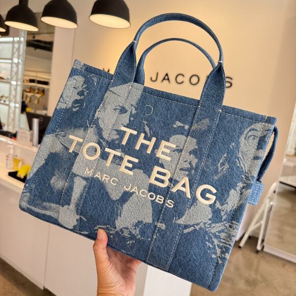 Last 2 ‼️Marc Jacobs x ‘The Wizard of Oz’ The Tote Bag Denim Dorothy And Friends - Picture 2 of 13